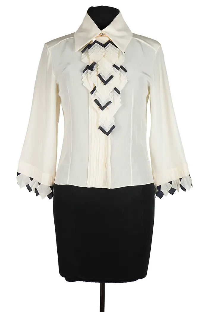 Chanel Seidenbluse, weiß, Vorderansicht, abnehmbare Krawatte, gebraucht