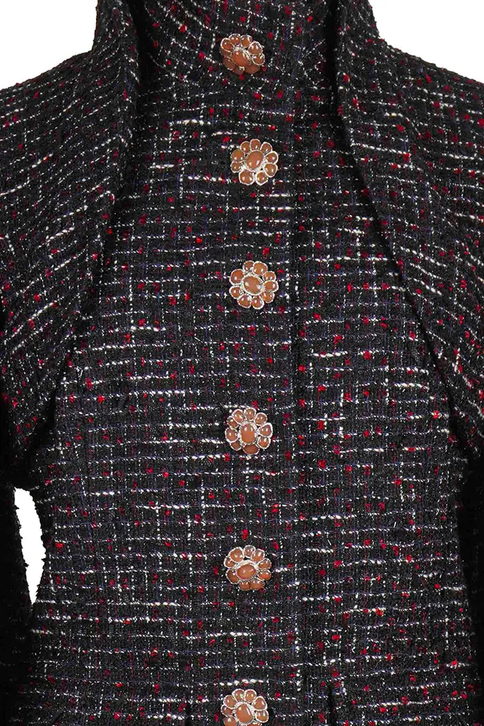 Manteau Chanel en Tweed Noir, zoom sur les boutons, d'occasion