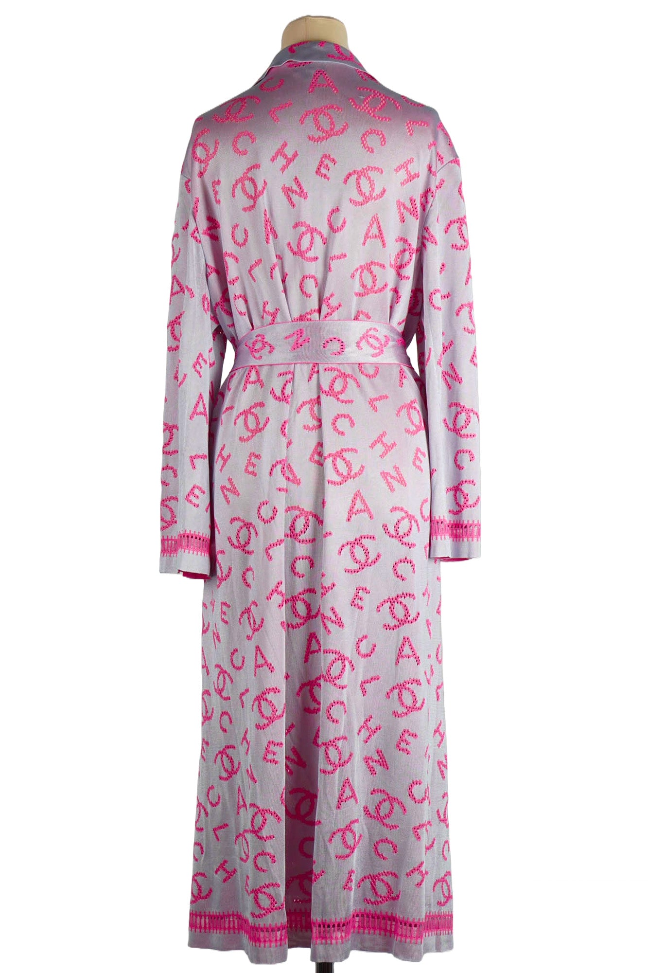 Cardigan kimono Chanel rose, vue de dos, d'occasion
