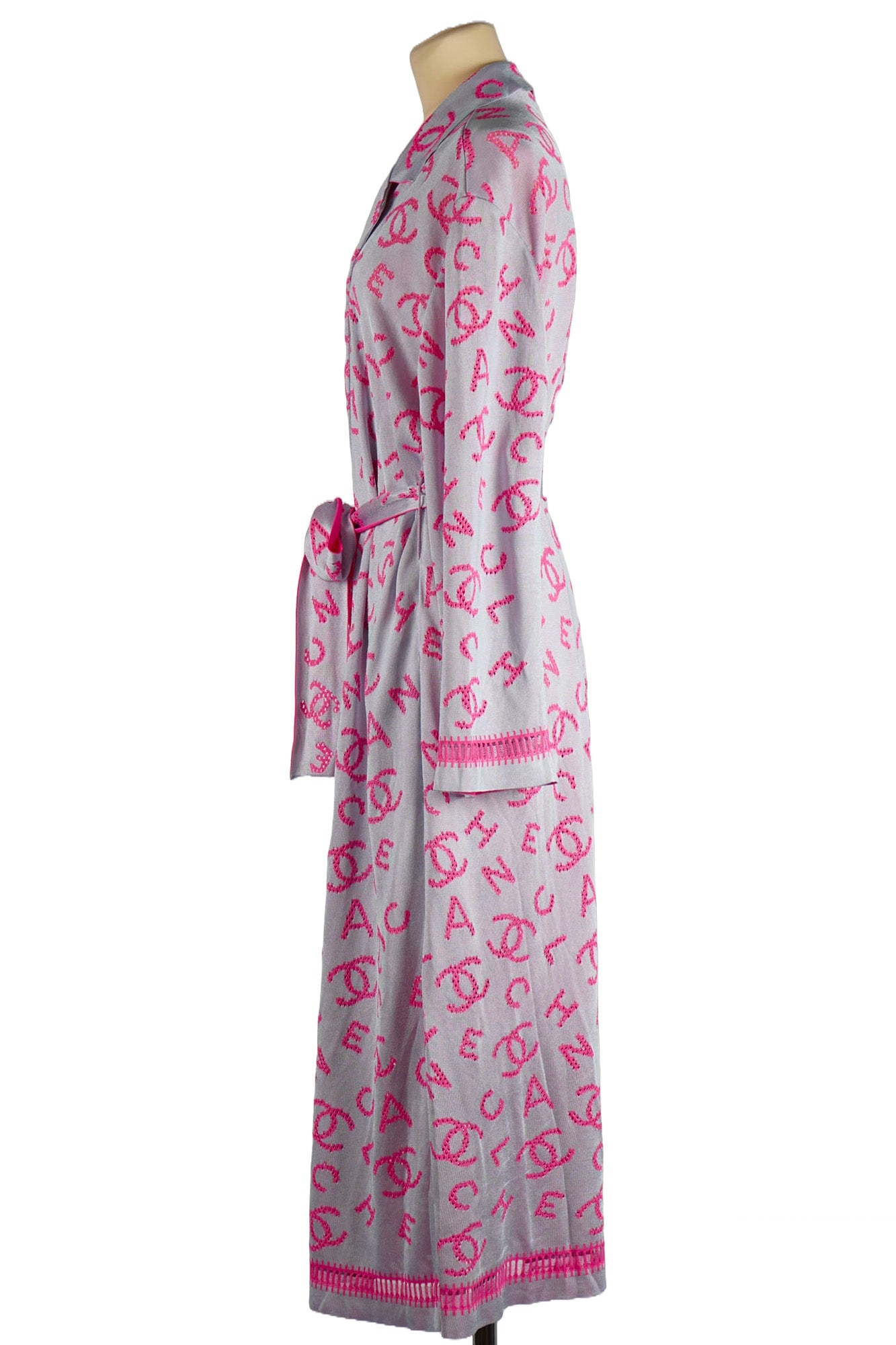 Cardigan kimono Chanel rose, vue de côté, d'occasion