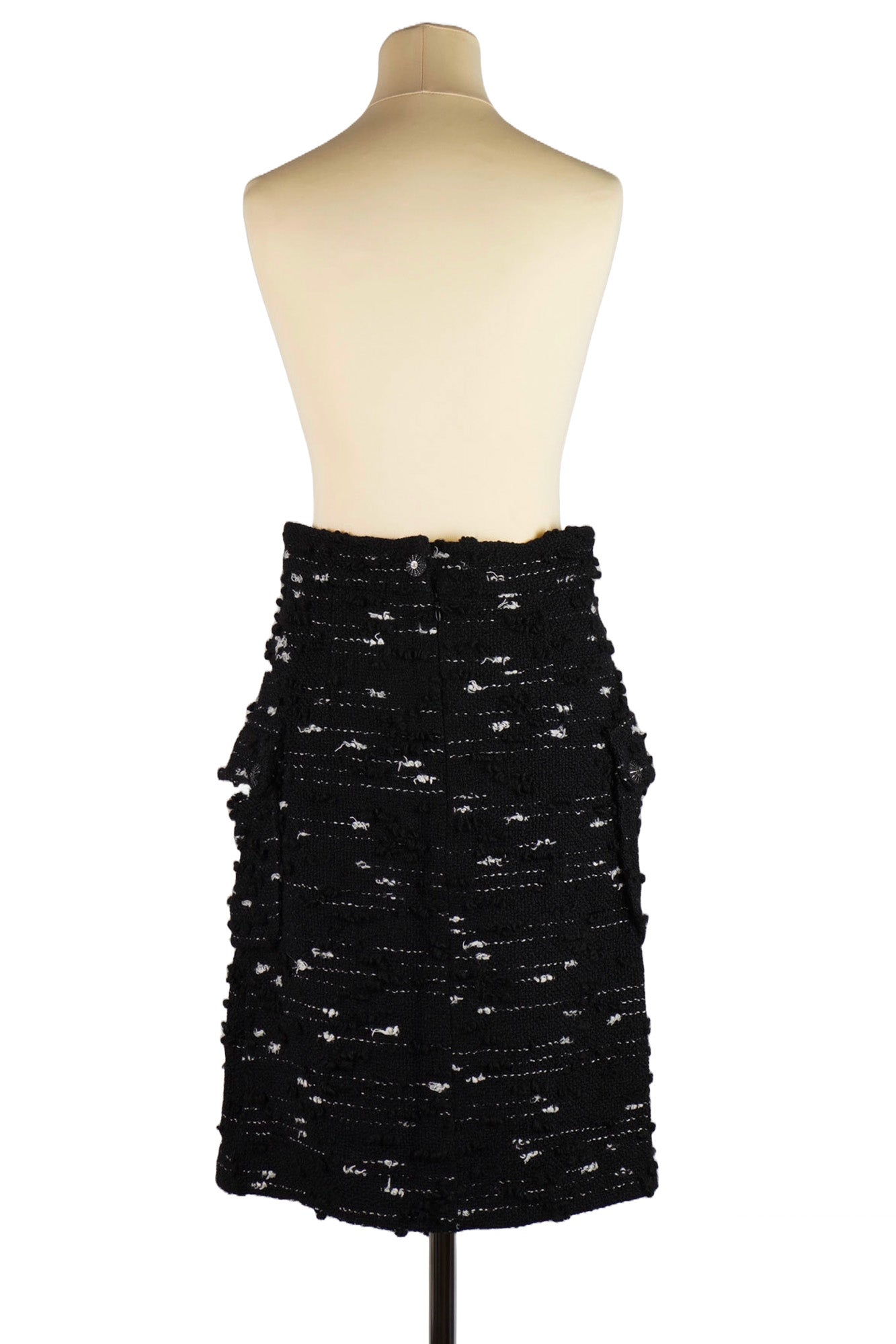 Jupe Chanel Noire en Tweed, vue de dos, d'occasion