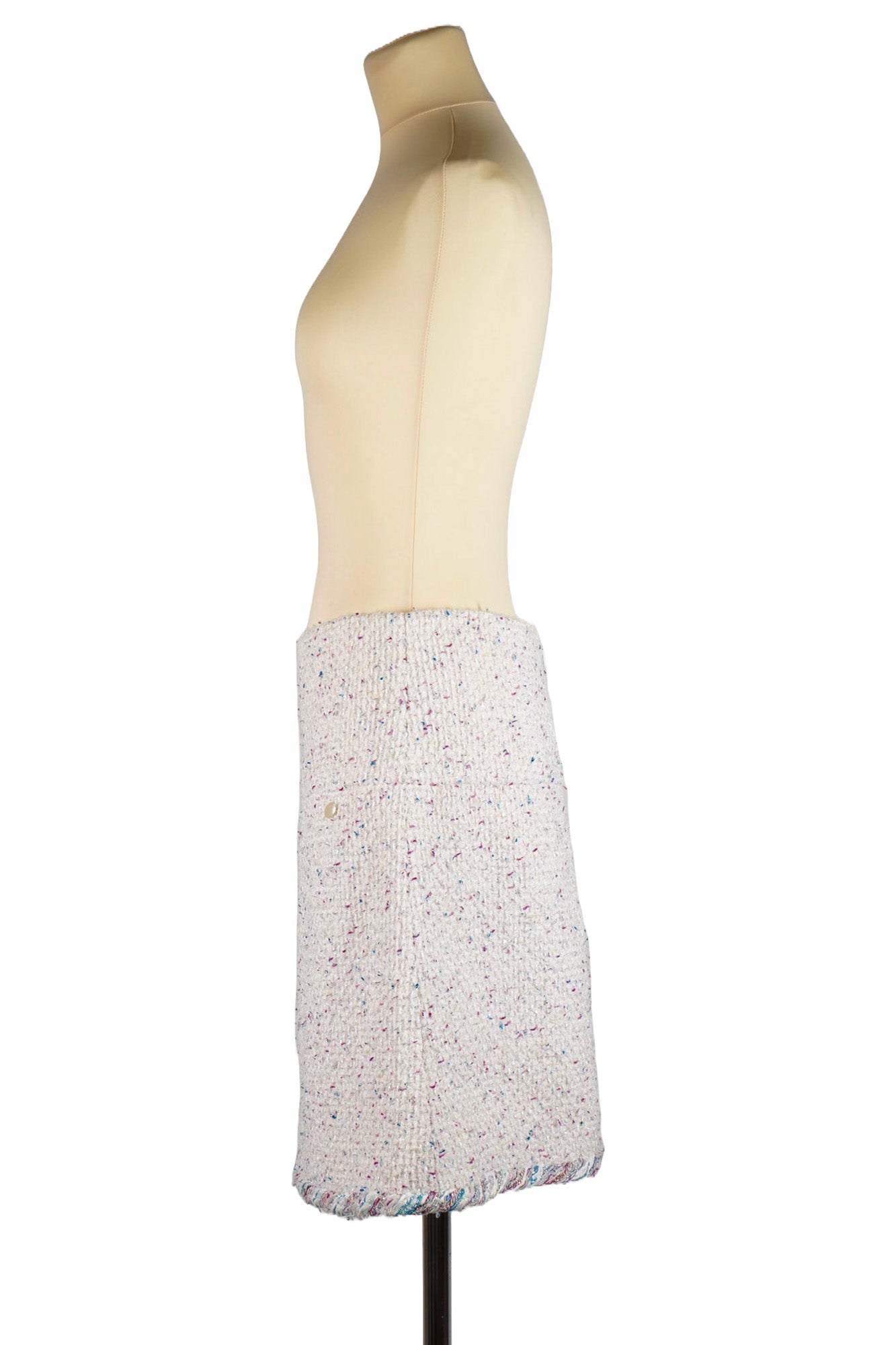 Jupe Chanel Blanche en Tweed, article d'occasion, vue de côté