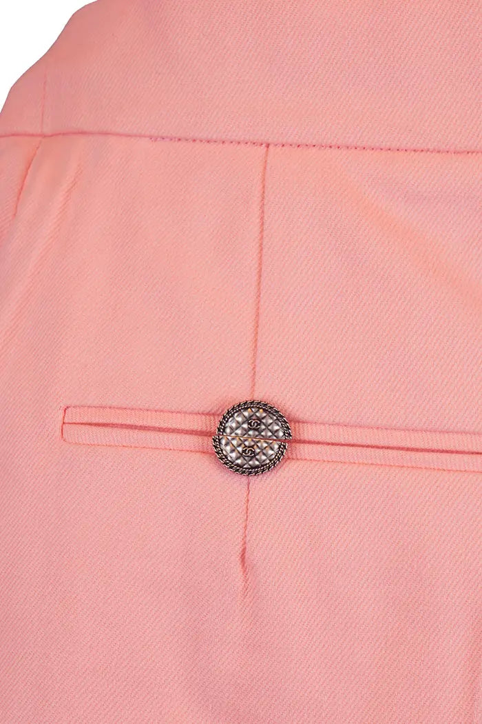 Chanel Short algodón rosa, de segunda mano, zoom en los botones