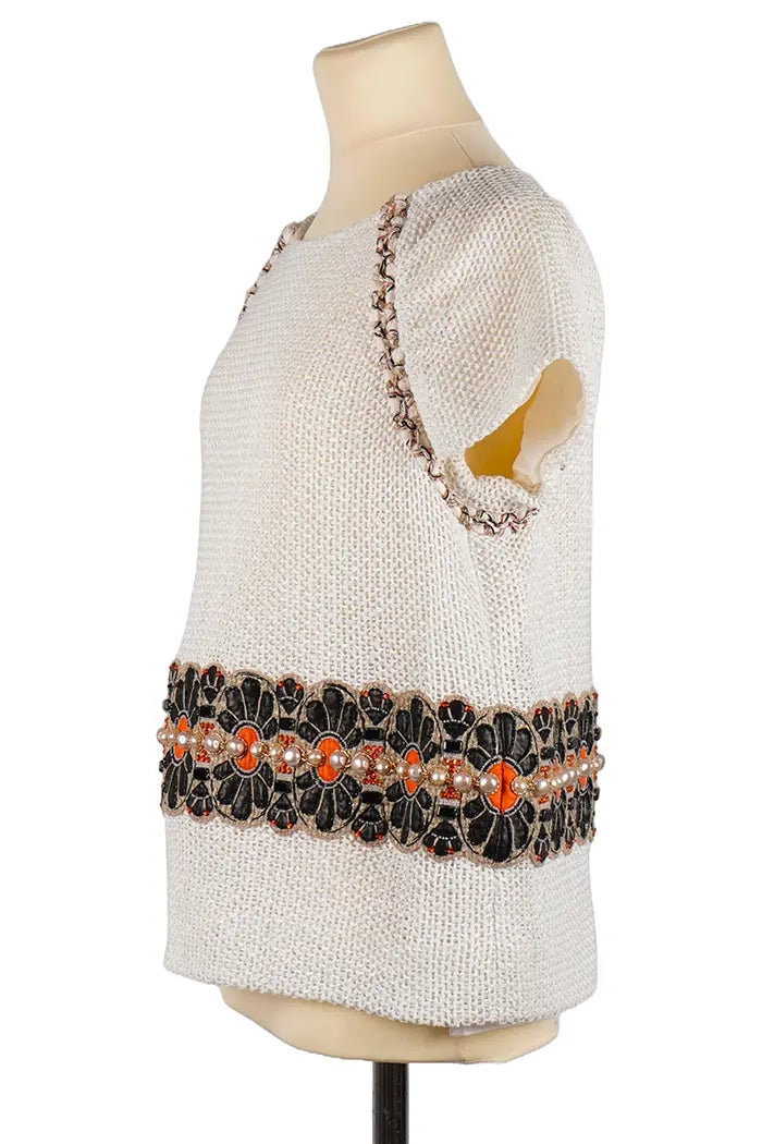 Chanel White Tweed Top by Karl Lagerfeld, prenda usada, vista 3/4