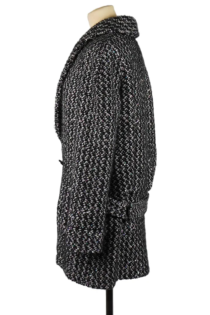 Chanel Black Tweed Short Coat, artículo de segunda mano, vista lateral