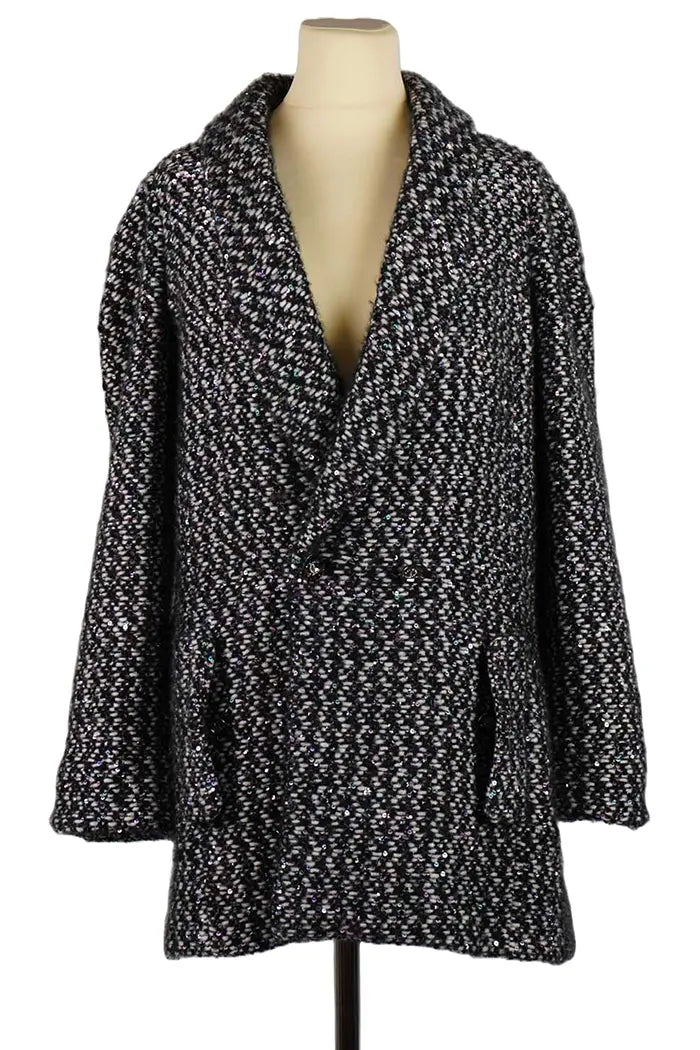Chanel Black Tweed Short Coat, artículo de segunda mano, vista delantera