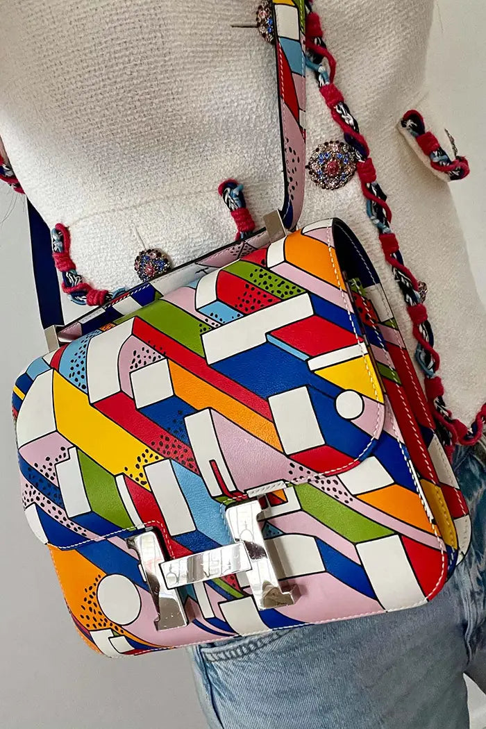 Sac Hermès Constance 24 swift multicolore, article d'occasion, vue du sac porté
