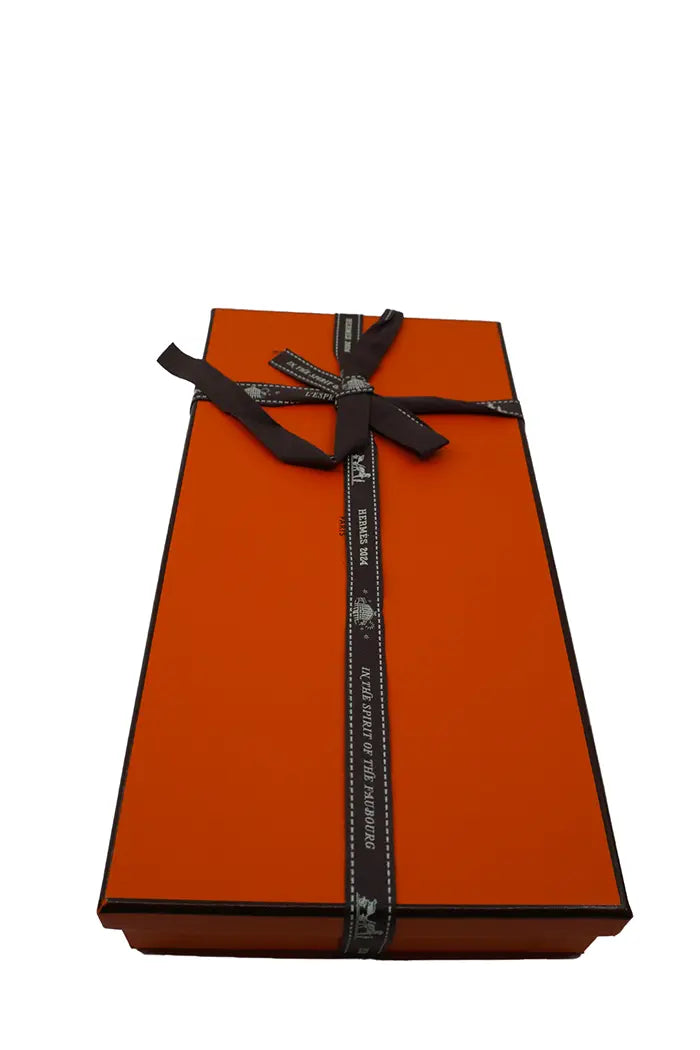 Los guantes de piel de cordero Hermes se entregan en su estuche original Hermès .