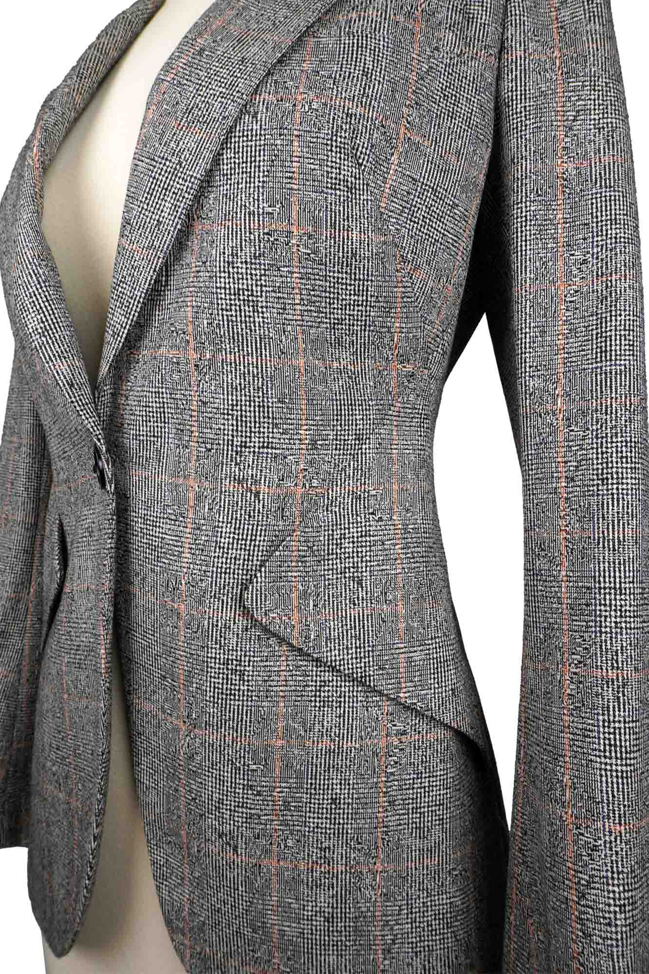 Alexander McQueen-Blazer aus karierter Wolle, schmal geschnitten, Second-Hand-Artikel, Detailansicht der Knopfleiste