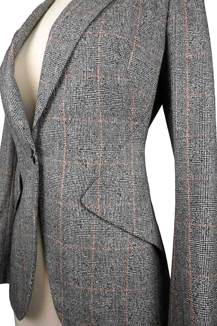 Alexander McQueen-Blazer aus karierter Wolle, schmal geschnitten, Second-Hand-Artikel, Detailansicht der Knopfleiste