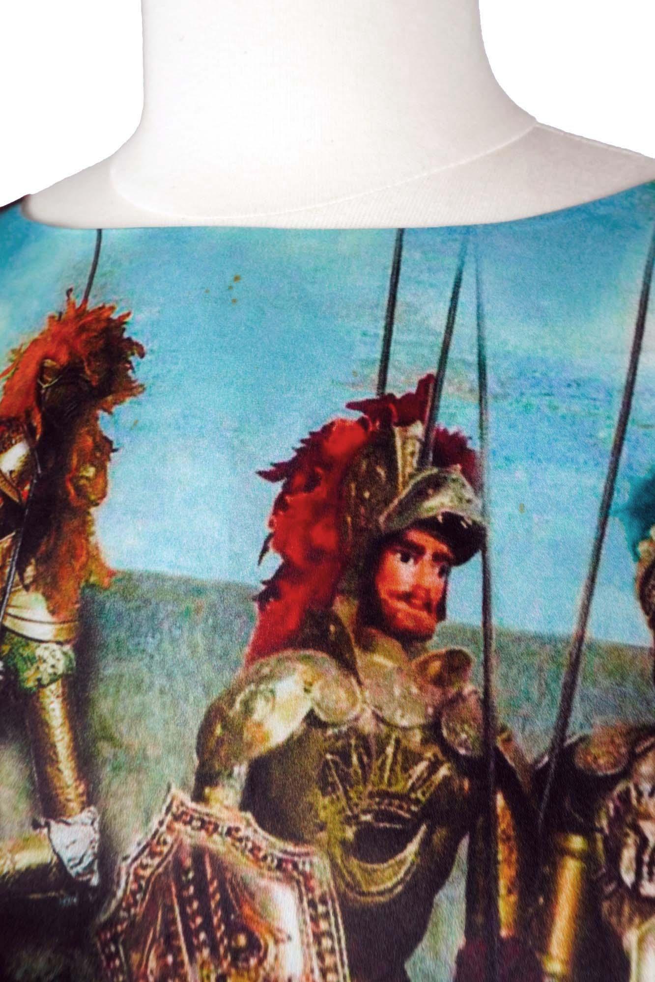 Robe sans manches Dolce & Gabbana en soie imprimée "Opera dei Pupi", article d'occasion, zoom sur le motif imprimé