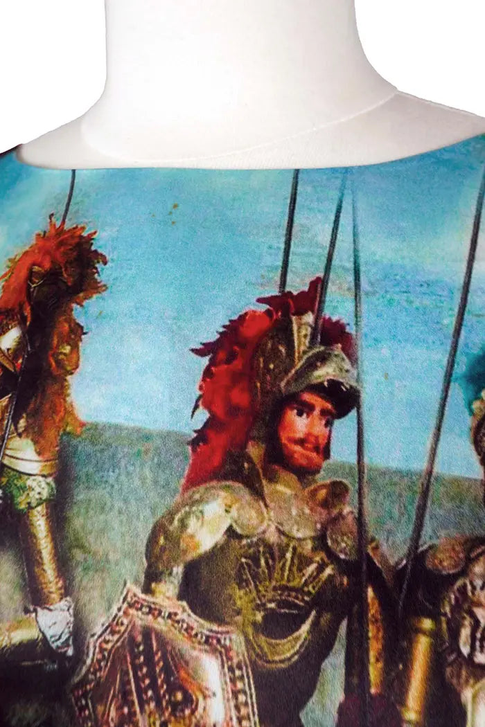 Vestido sin mangas de seda estampada Dolce & Gabbana "Opera dei Pupi", prenda de segunda mano, zoom sobre el motivo estampado