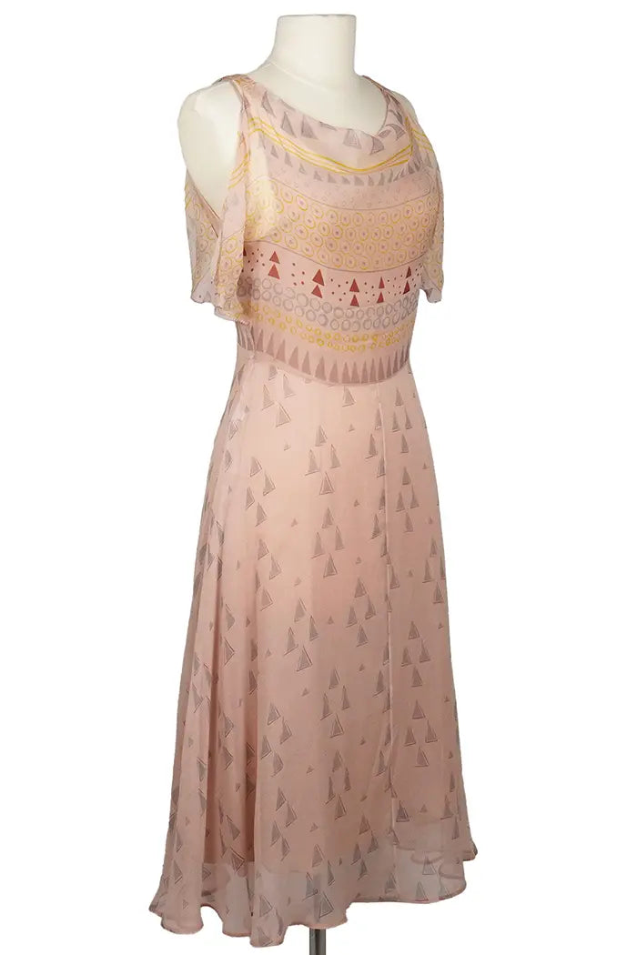 Vestido Valentino de gasa con estampado geométrico, seminuevo, 3/4 vista
