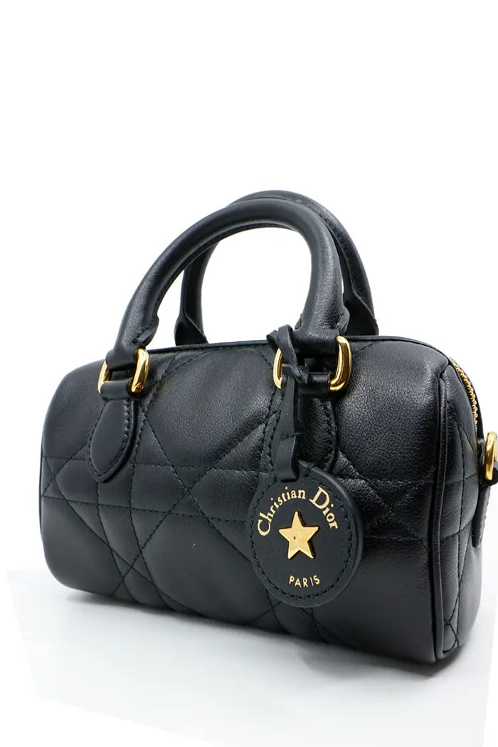 Nano bolso Dior Groove 17 en piel de becerro negra, artículo de ocasión, vista 3/4