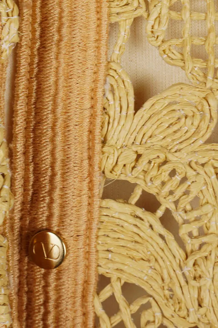 Chaqueta calada beige de Valentino : artículo seminuevo, atención al botón de presión y a su logotipo