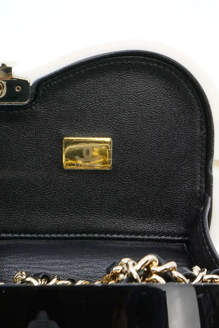 Clutch Chanel guitarra colección 24A Métiers d'Art, artículo usado, ver en el número de serie