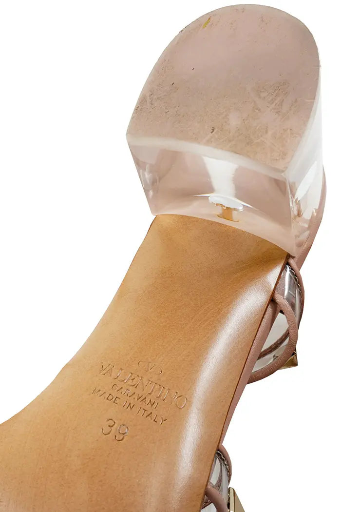 Valentino Gravani Rockstud Sandalen aus poliertem Leder und PVC, gebrauchter Artikel, anderes Detail an der Sohle