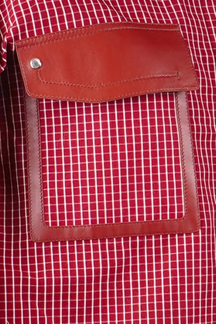 Sur-chemise Hermès 100 % coton, à carreaux rouges, article d'occasion, zoom sur la poche à rabat