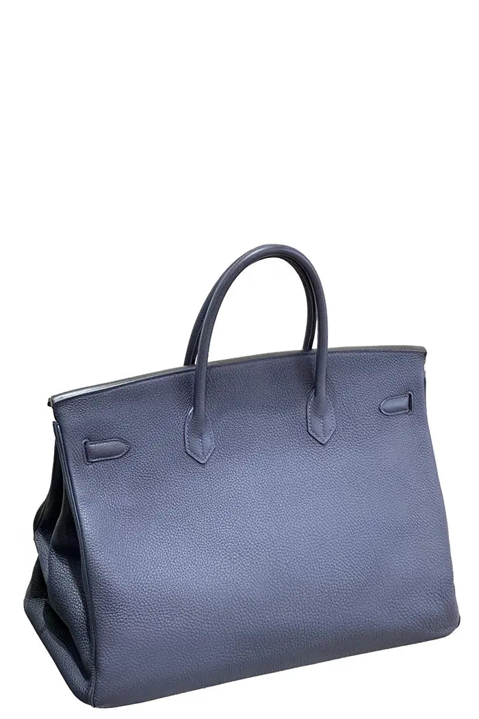 Hermès Birkin 40 Oficial en piel azul noche con rayas decorativas, prelavado, en muy buen estado. Vista trasera.