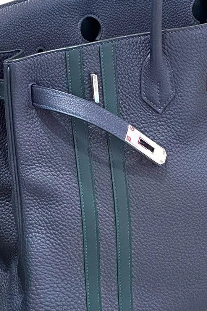 Hermès Birkin 40 Oficial edición limitada en piel azul noche, zomm en franjas decorativas, prepintado, en muy buen estado.