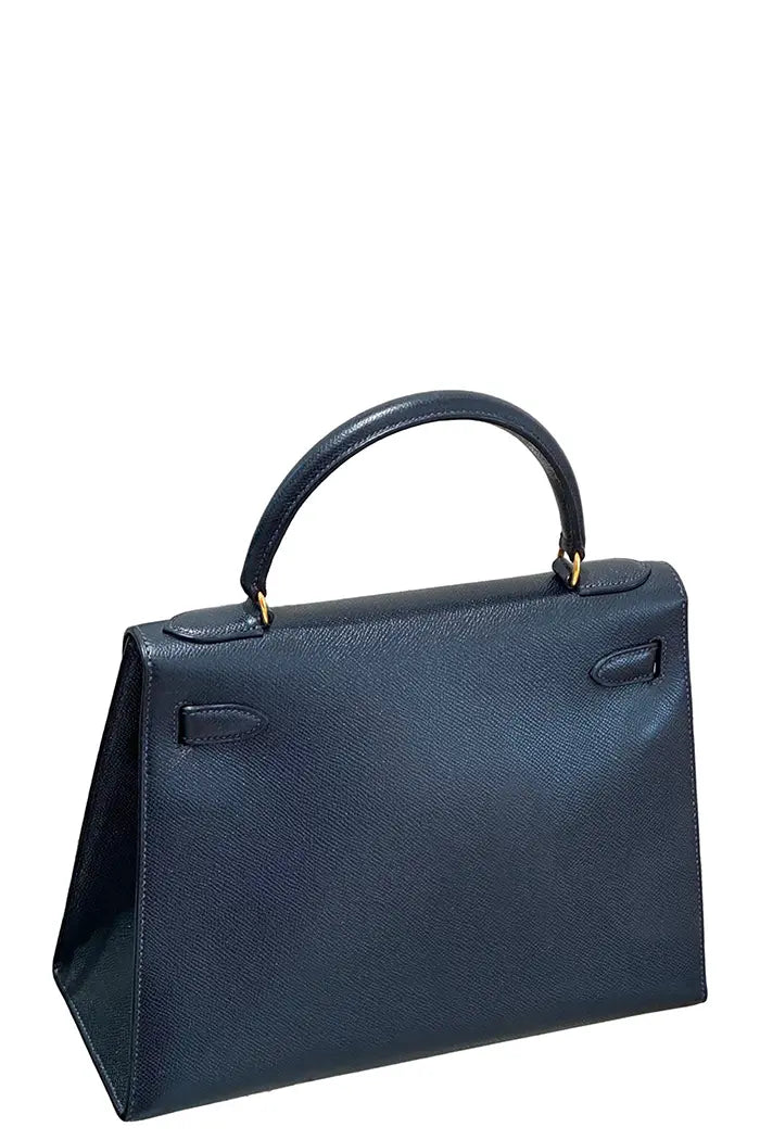 Hermès Kelly 28 gebrauchte Tasche aus Epsom-Leder in Nachtblau, Rückenansicht . Zertifiziert authentisch. In sehr gutem Zustand.