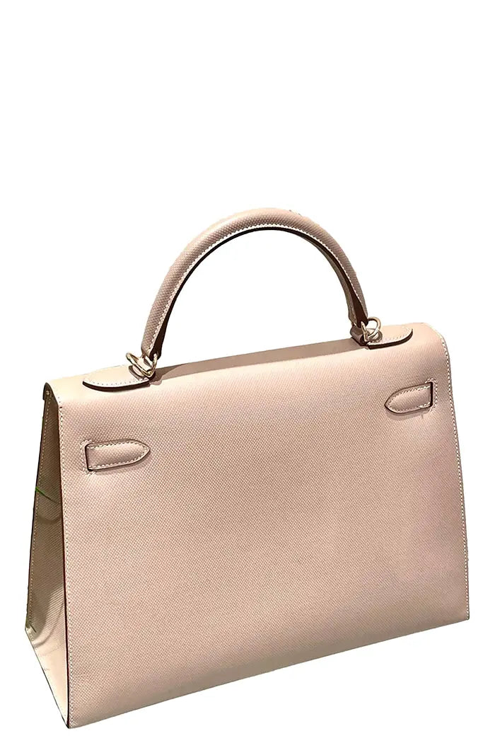 Pre-owned Hermès Kelly 32 bag in Pearl Grey leather with Permabrass metal trim. Back view. Very good condition.