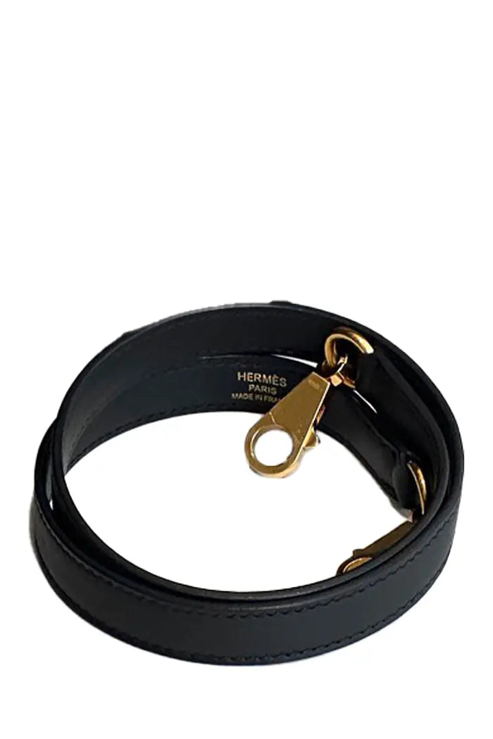 Bolso Hermès Kelly de segunda mano en piel Sombrero Negro con herrajes dorados.