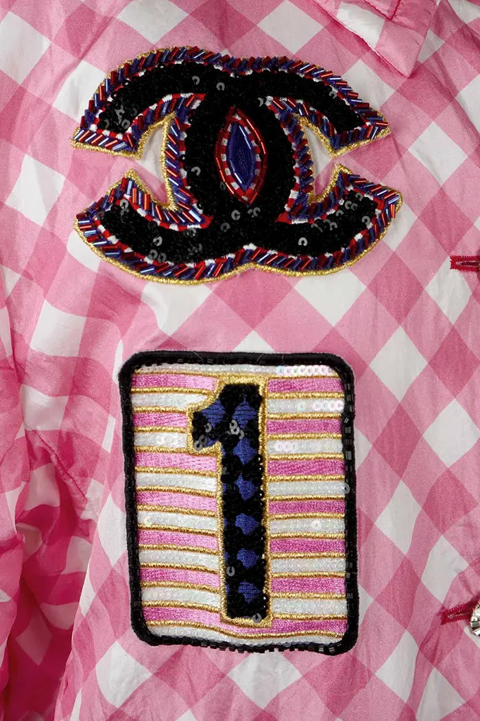 Sur-chemise Chanel preloved en 100 % soie, coupe coulissée, poches à rabat et patchs pailletés