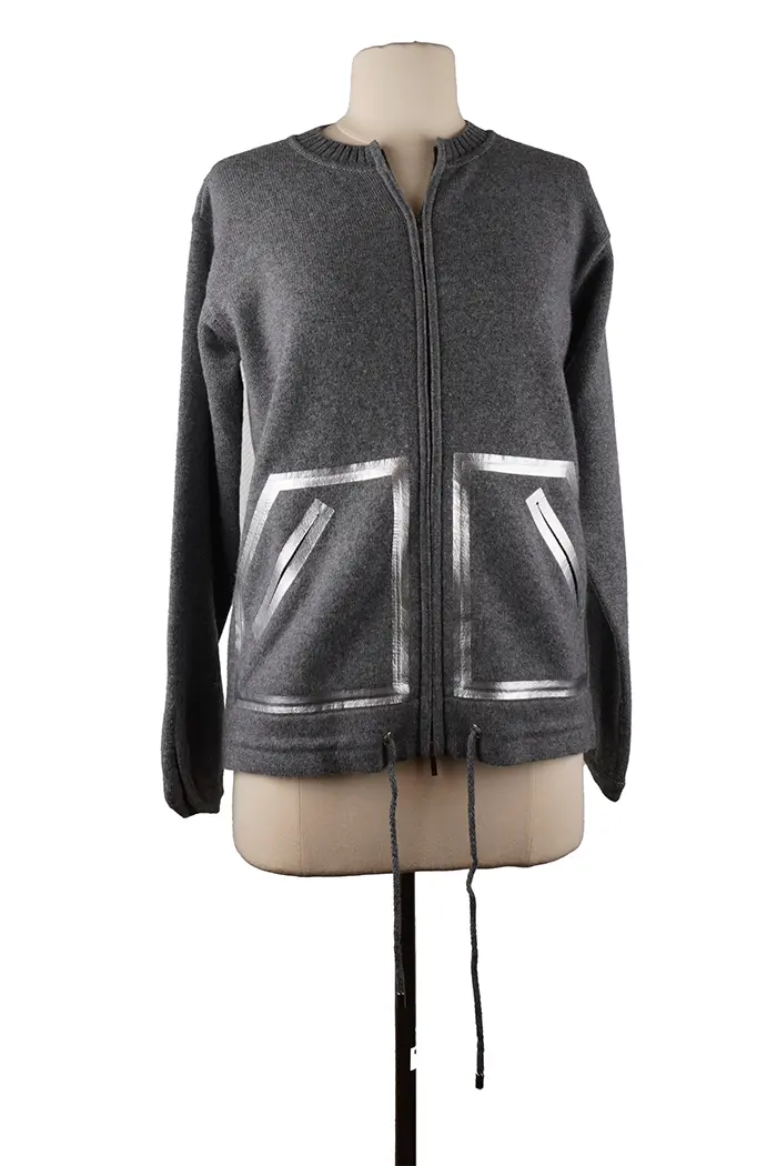 Chanel 100% cashmere zipped sweater on mannequin, two patch pockets and elegant cut, a comfortable piece from the Spring 2016 collection.