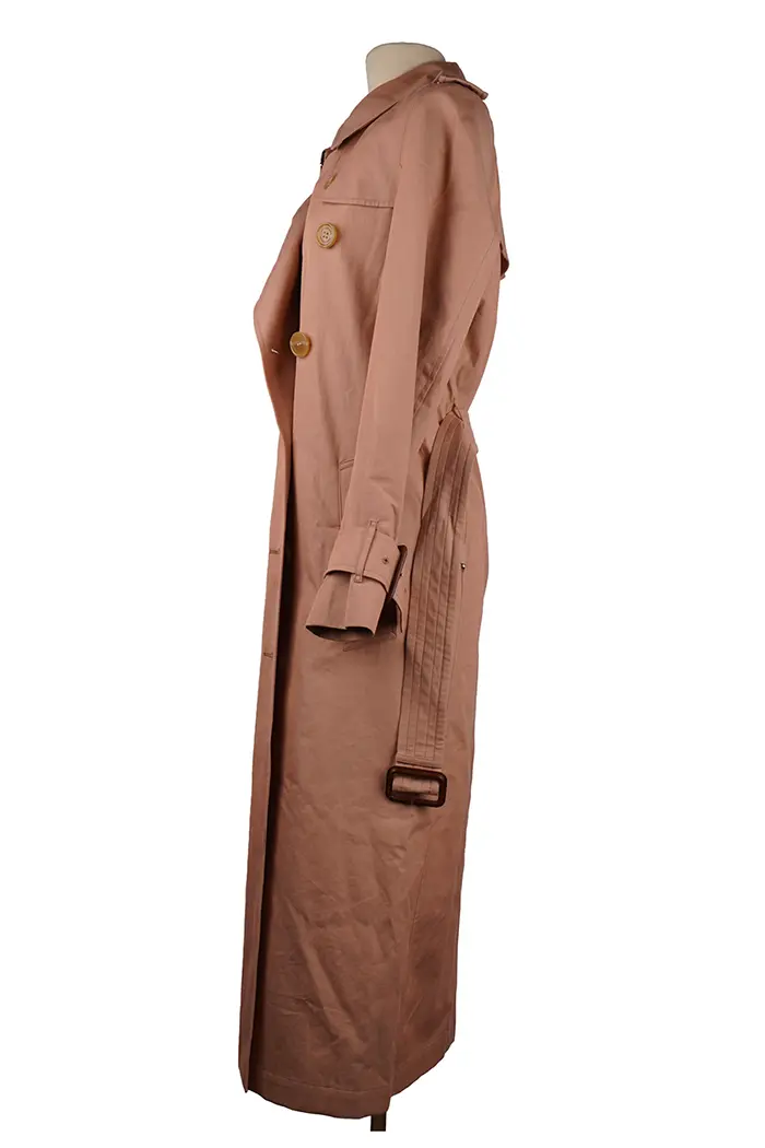 Profil gauche du trench Burberry Waterloo – manches longues avec bride, coupe droite, ceinture nouée à la taille