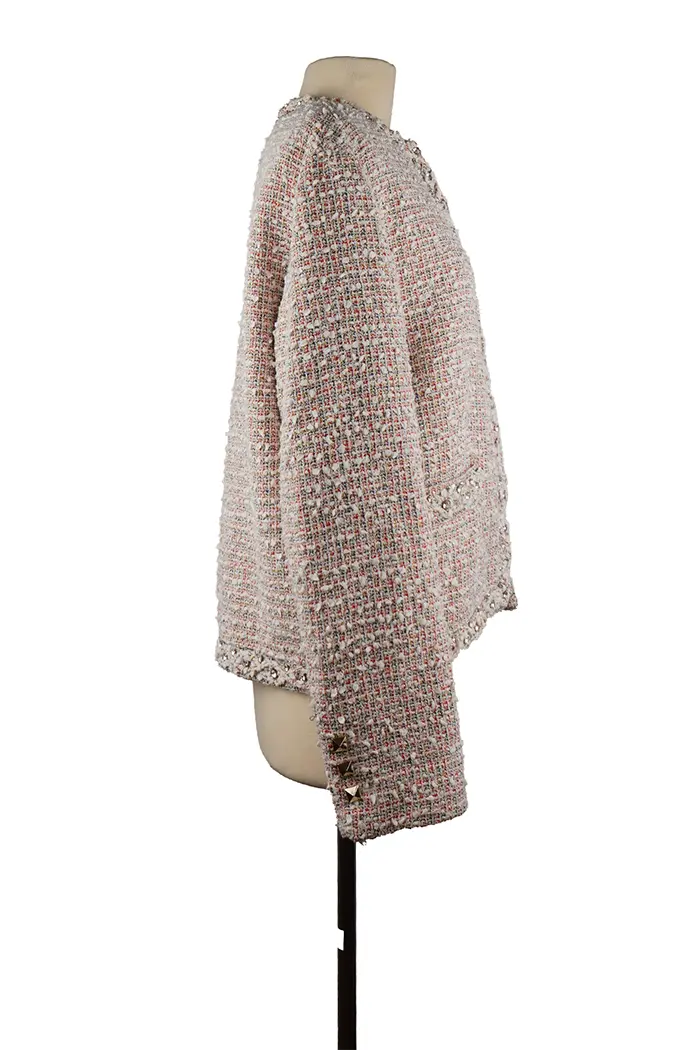 Right side view of Valentino jacket on mannequin, highlighting the structure of the bouclé and the brilliance of the metallic fibers in the weave.