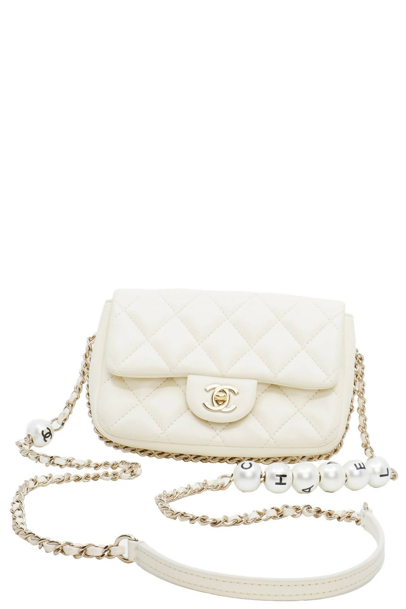 Weiße Chanel 'My Precious'-Tasche aus Lammleder mit goldenen Beschlägen, gebrauchter Artikel, gesehen mit ihrem Schulterriemen aus Metall, Leder und Perlen