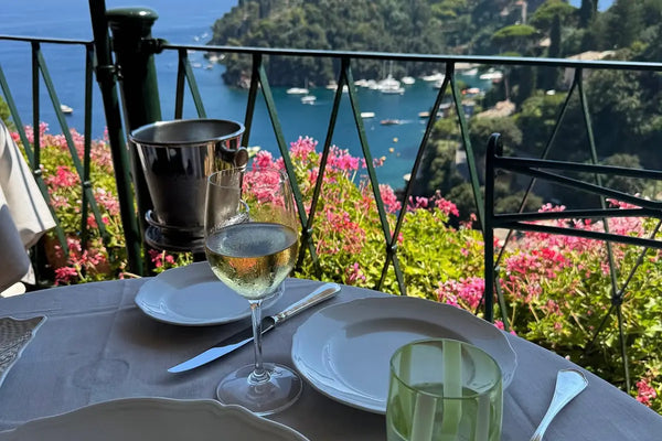 Le 'Quiet Luxury' : le luxe qui chuchote mais ne s’excuse jamais