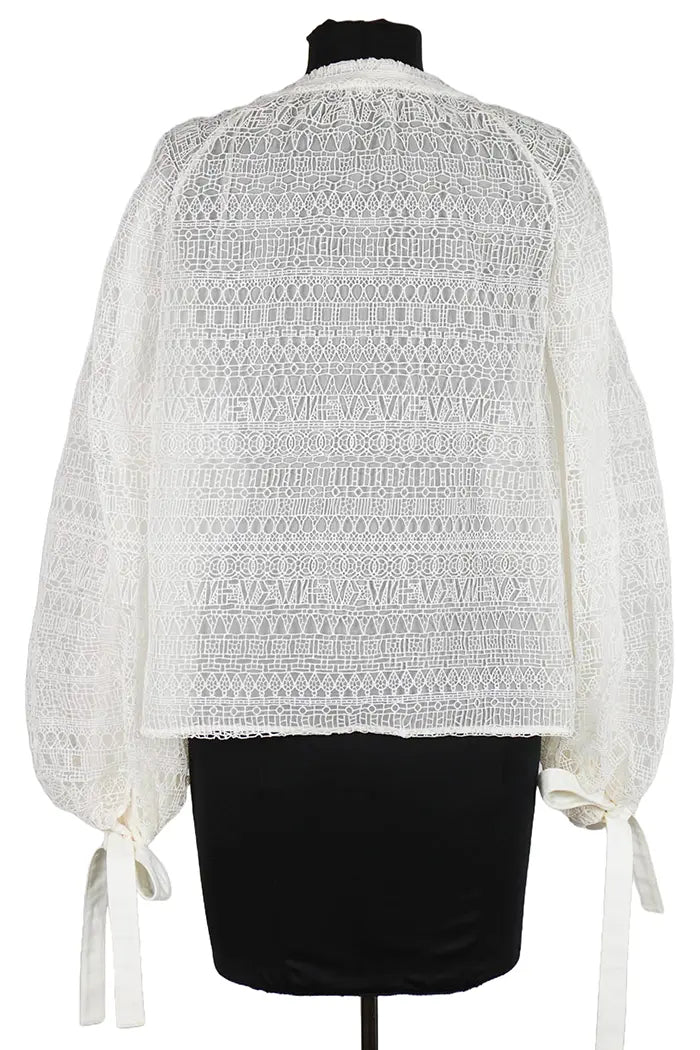 Chanel Blusa blanca de guipur con ascot, vista posterior, segundero