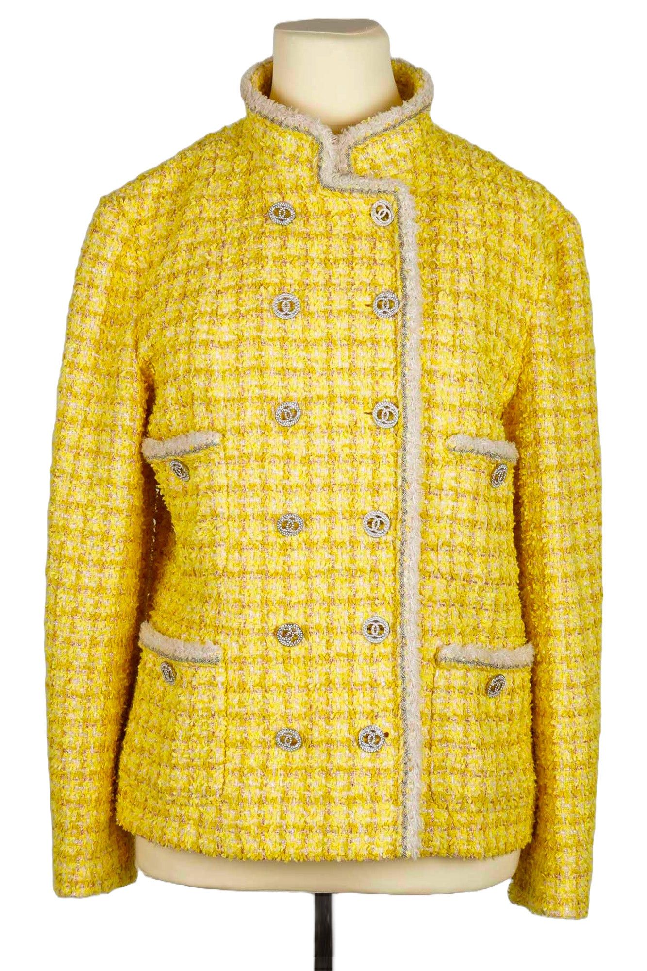 CHANEL tweed jacket from the Spring-Summer 2022 collection by Virginie Viard. Reference 1000004. Reench preloved luxury.