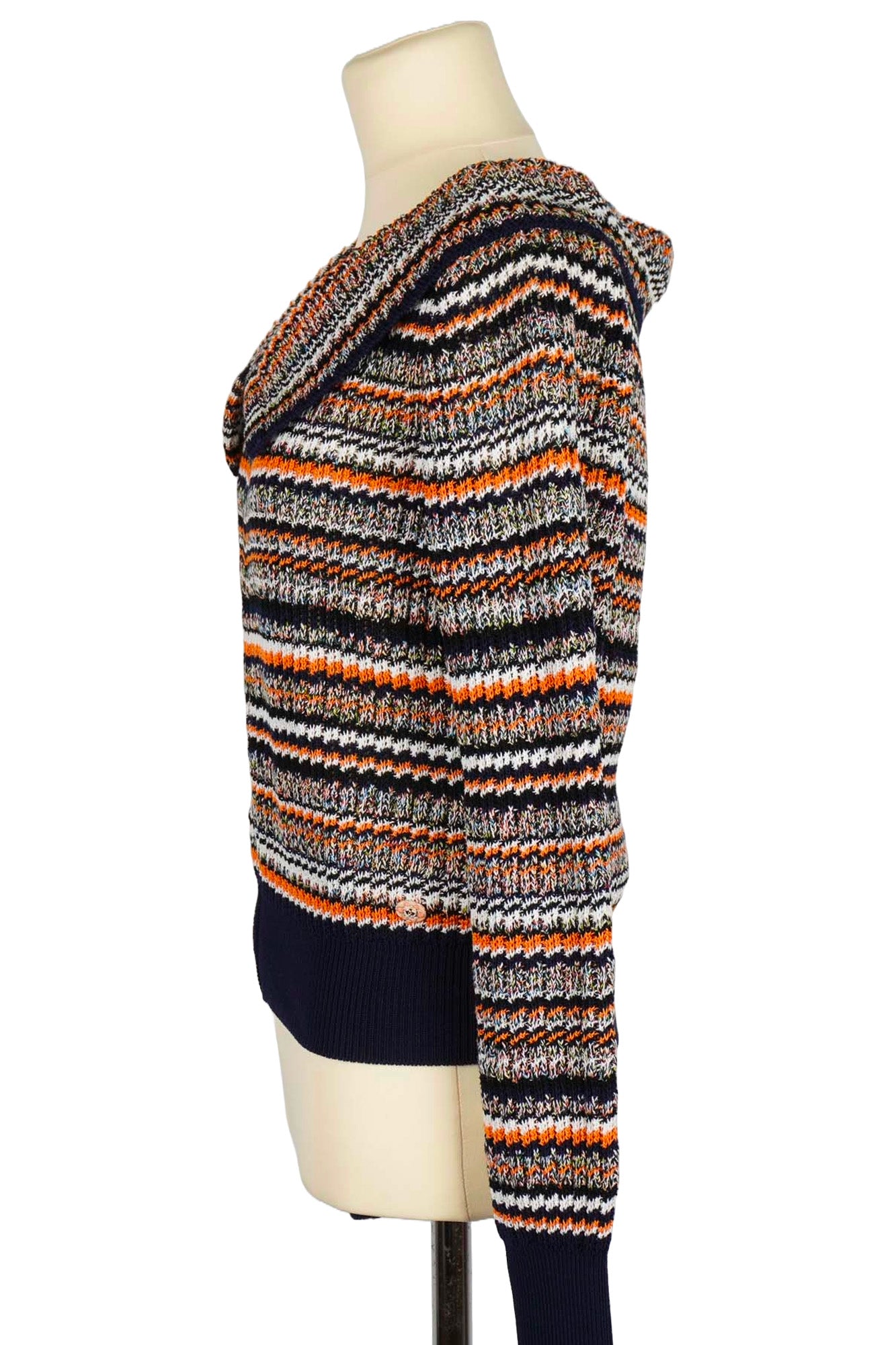 Three-quarter view of multicolor knitted Chanel cardigan, reference 1000005, Chanel d'occasion, Paris, Reench.