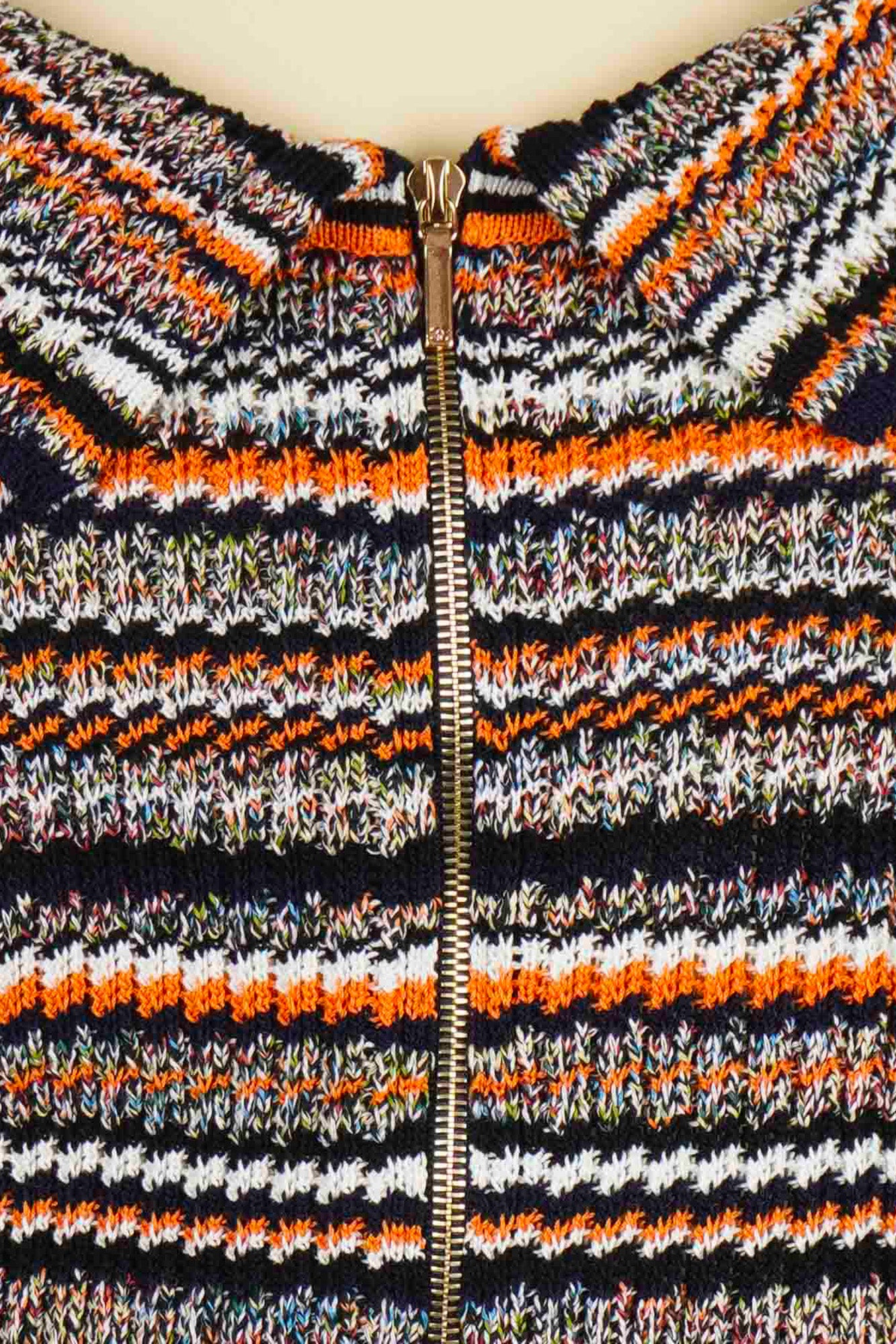 Close-up of zipper, Chanel multicolor knitted cardigan, ref. 1000005, second hand Chanel, Reench.