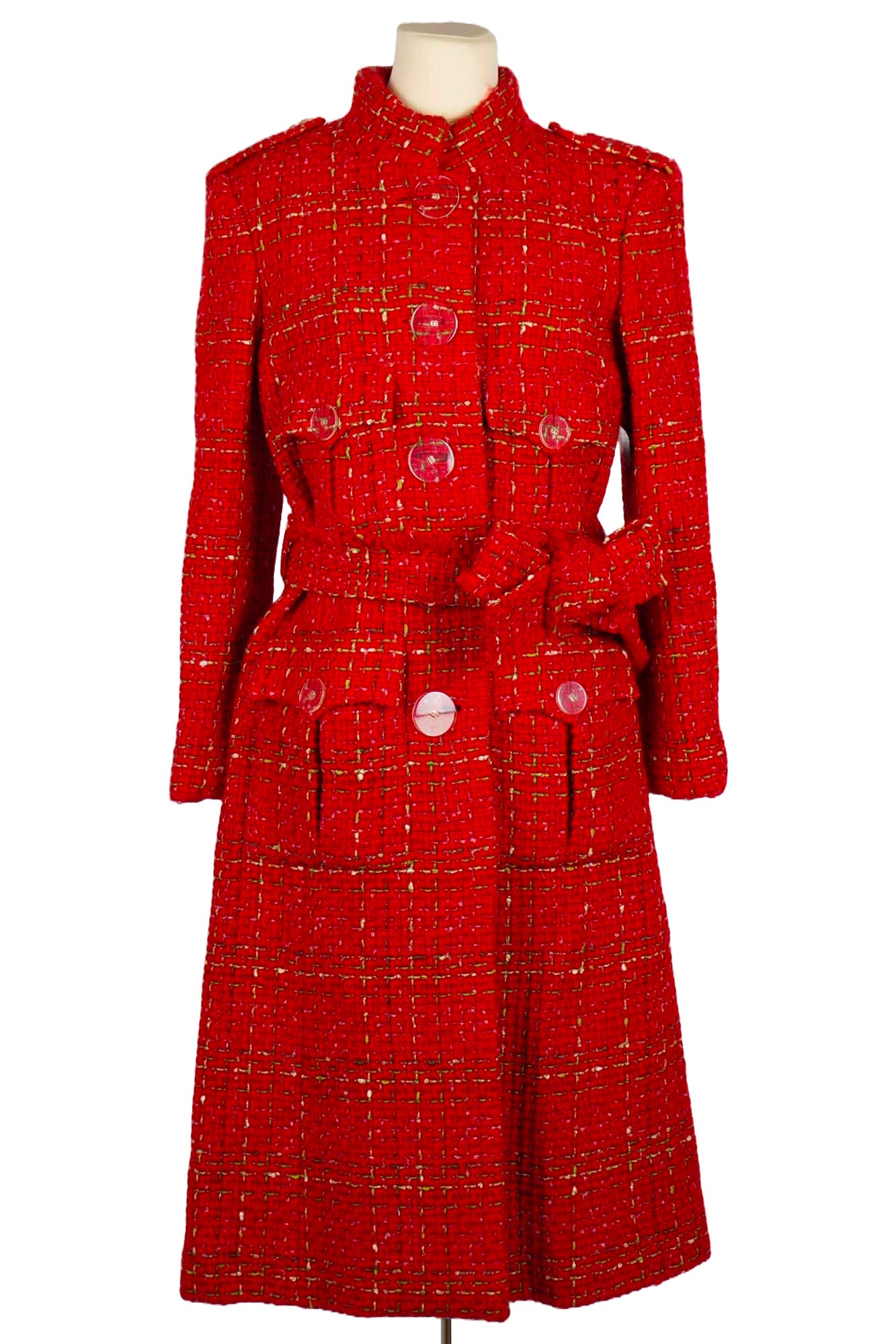 Red tweed coat from the Collection Métiers d'Art 2016/17 "Paris Cosmopolite" by Karl Lagerfeld. Ref. 1000006, Reench preloved.