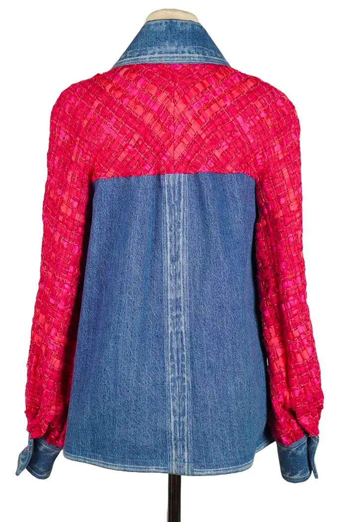 Chaqueta Chanel denim y Tweed rosa de Karl Lagerfeld, artículo seminuevo, vista posterior