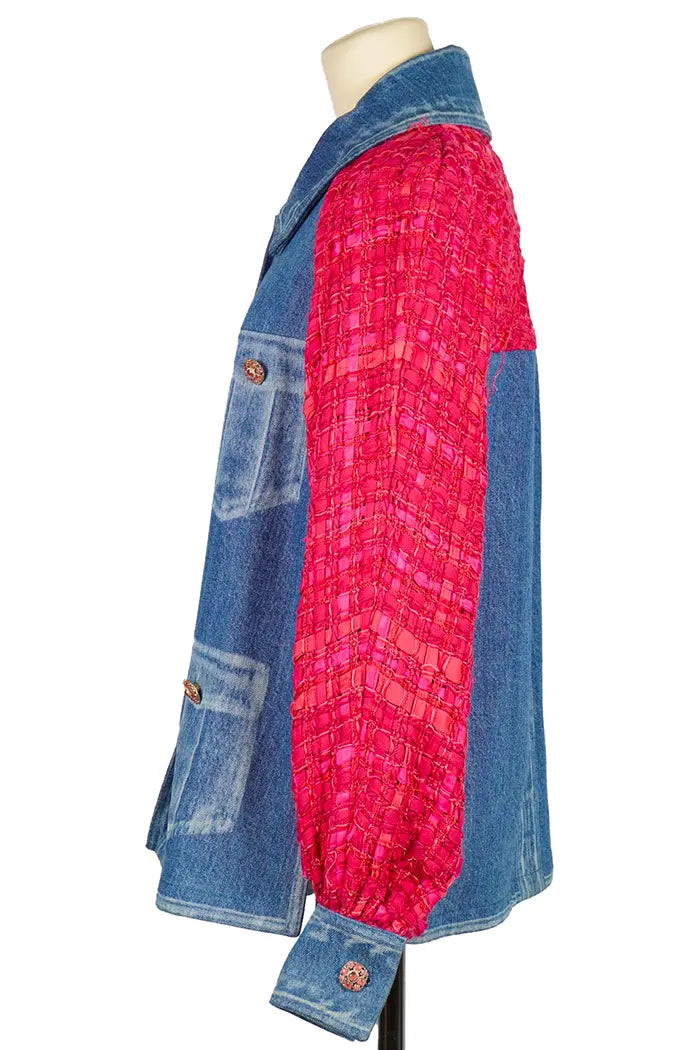 Chaqueta Chanel denim y Tweed rosa de Karl Lagerfeld, artículo de segunda mano, vista lateral