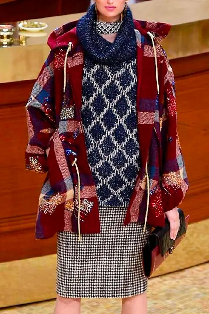 Chanel Abrigo rojo de lana con capucha, usado en pasarela, segunda mano