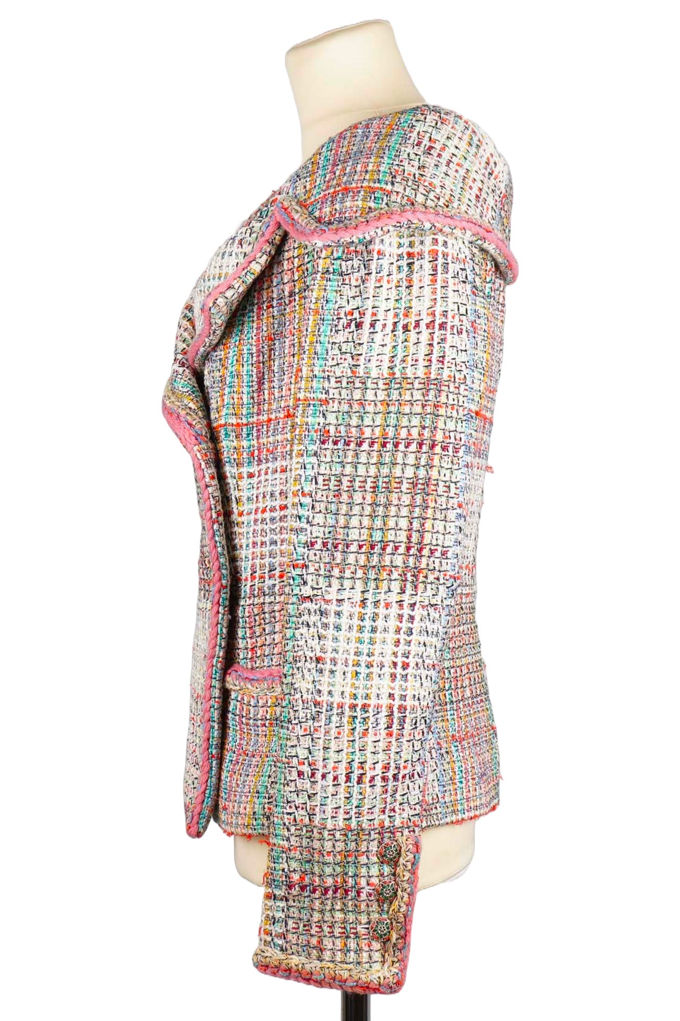 1000013 Chanel tweed multicolore jacket. Reench preloved. Side view.