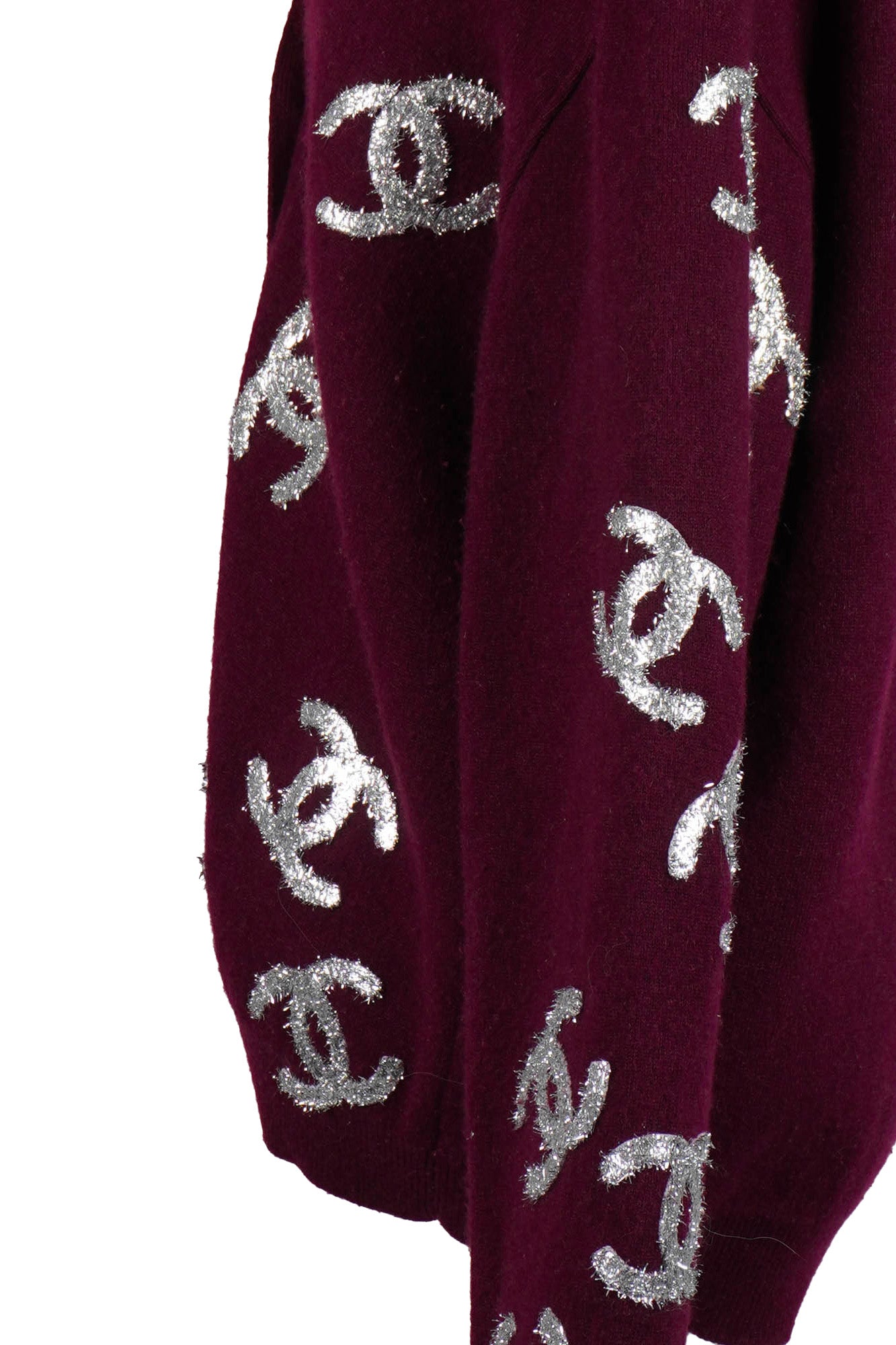 Close-up on ornamented with silver CC logos on front and sleeves. Ref. 1000015. Second hand Chanel, Reench, in Paris.