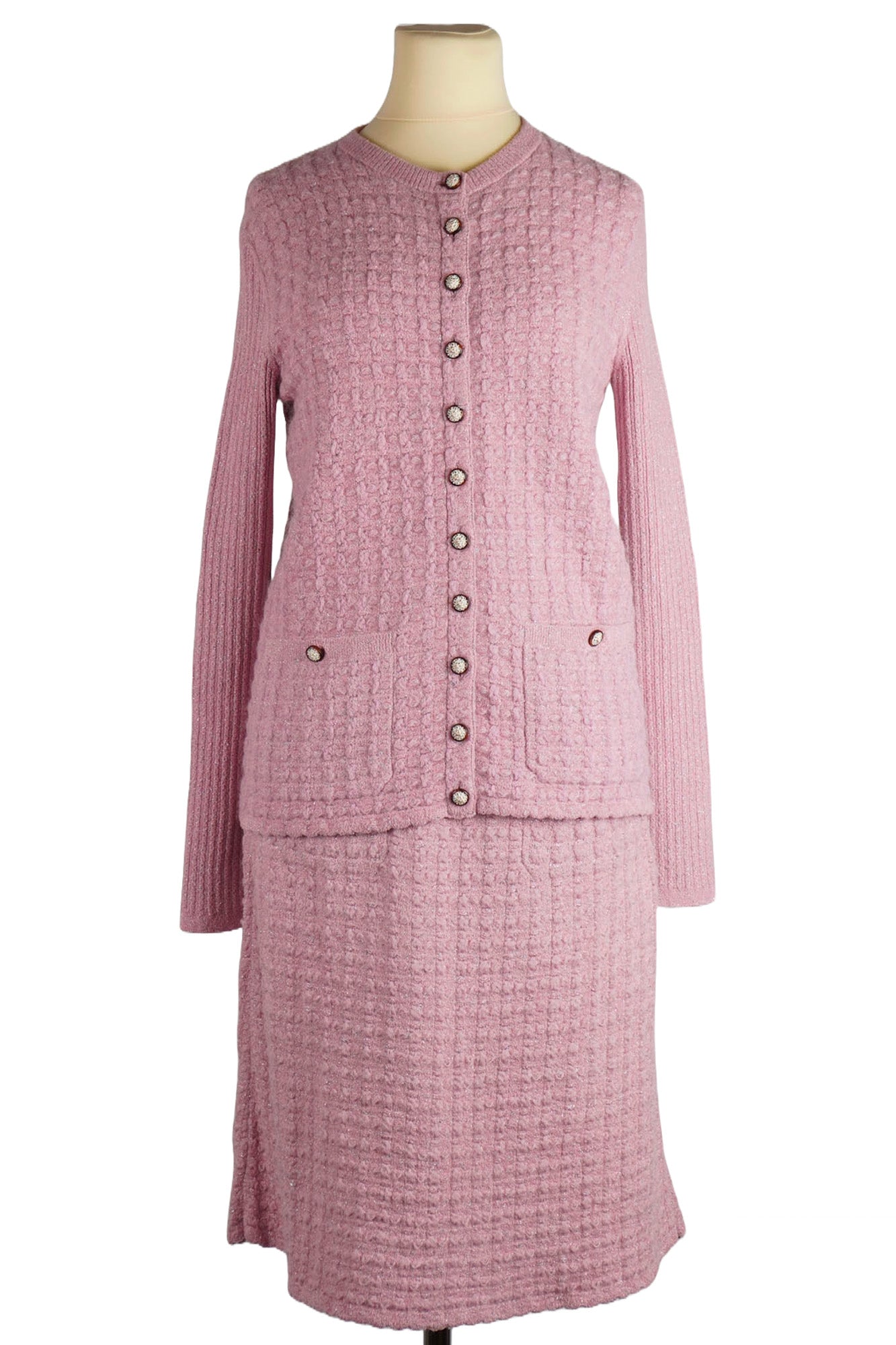 Chanel set of pink knitted cardigan and skirt from the 2017 collection. Reference 1000018, preloved Reench.