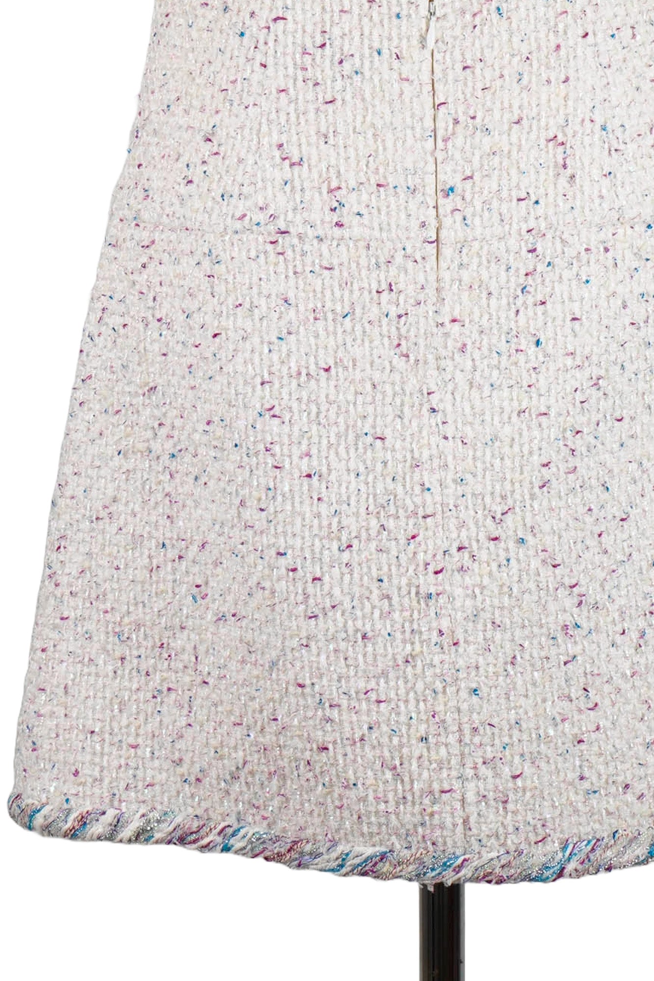 Close-up of finish Chanel skirt made of tweed. Ref. 1000021, Reench, preowned Chanel.