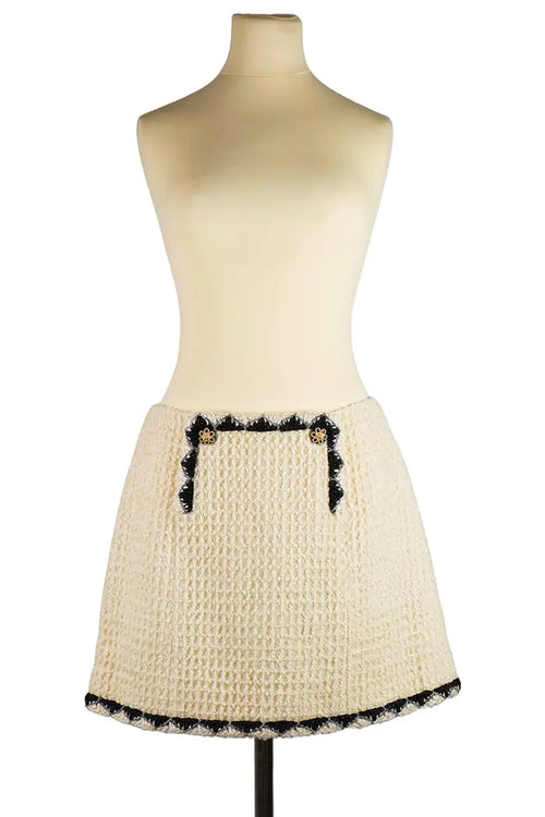 Falda Chanel de tweed blanco, segunda mano, vista frontal