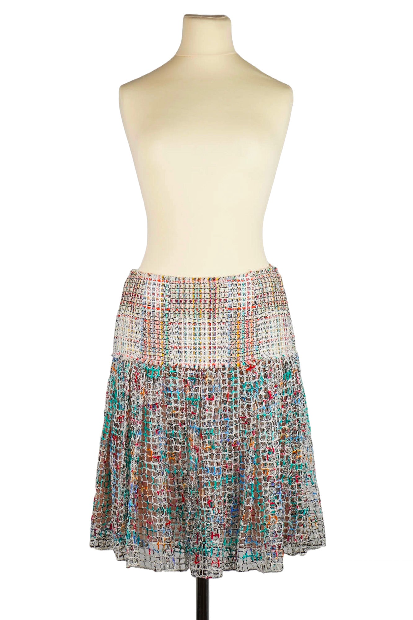 Back view of multicolor Chanel tweed skirt, ref. 1000026, preloved, Reench.