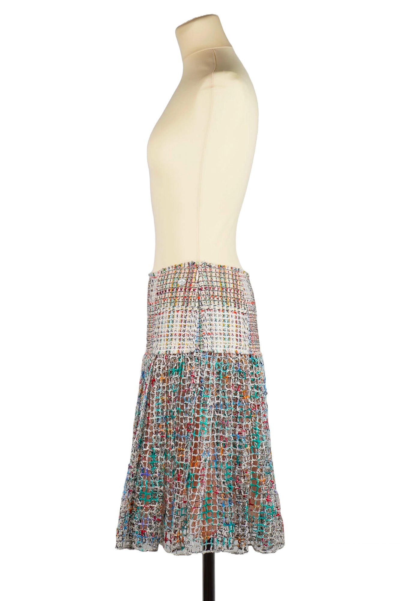 Side view of multicolored Chanel tweed skirt. Reference 1000026. Reench.