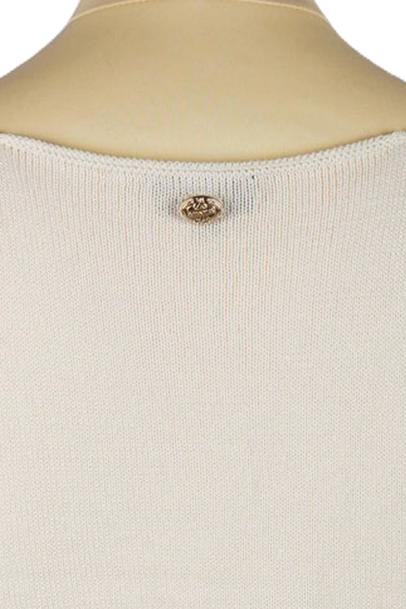 Close-up of the button Chanel, on the back of tank top. Reference 1000029. Reench preloved.