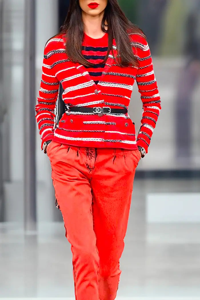Zweifarbige Jacke von Chanel, gebrauchter Artikel, während der Fashion Show